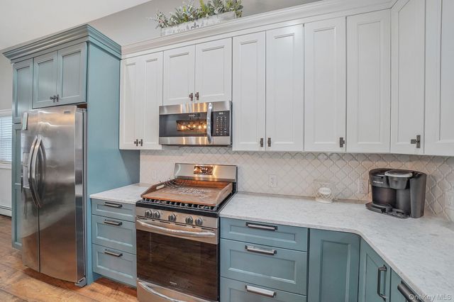 19 Honeysuckle Lane, Kings Park, NY 11754