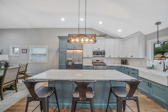 19 Honeysuckle Lane, Kings Park, NY 11754