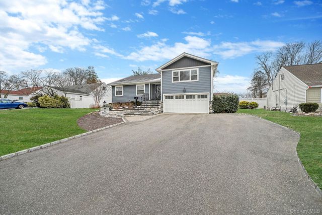 19 Honeysuckle Lane, Kings Park, NY 11754