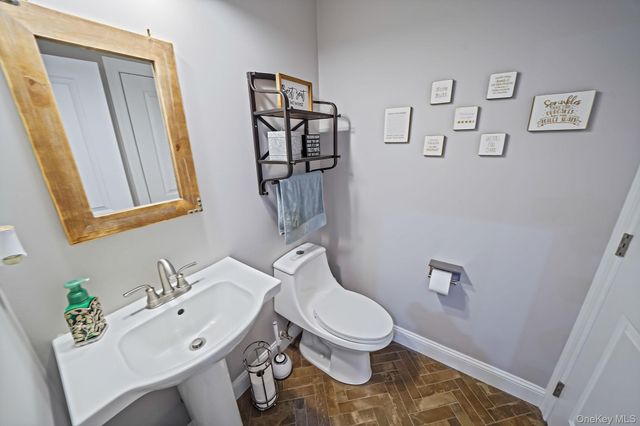 19 Honeysuckle Lane, Kings Park, NY 11754