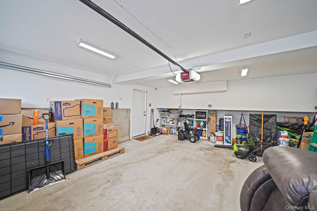 19 Honeysuckle Lane, Kings Park, NY 11754