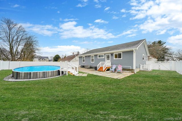 19 Honeysuckle Lane, Kings Park, NY 11754