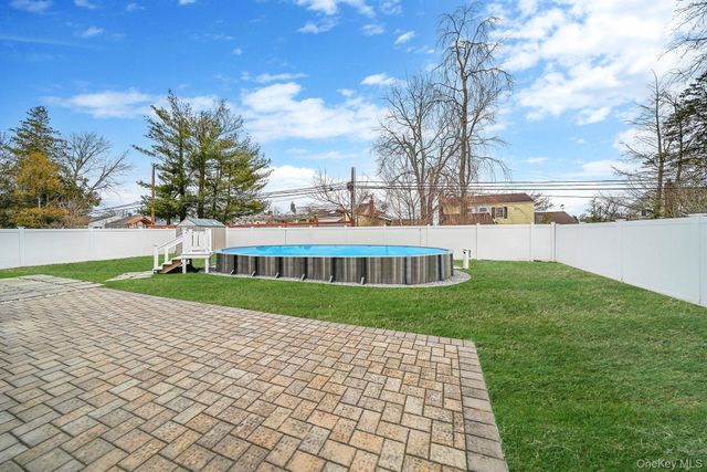 19 Honeysuckle Lane, Kings Park, NY 11754