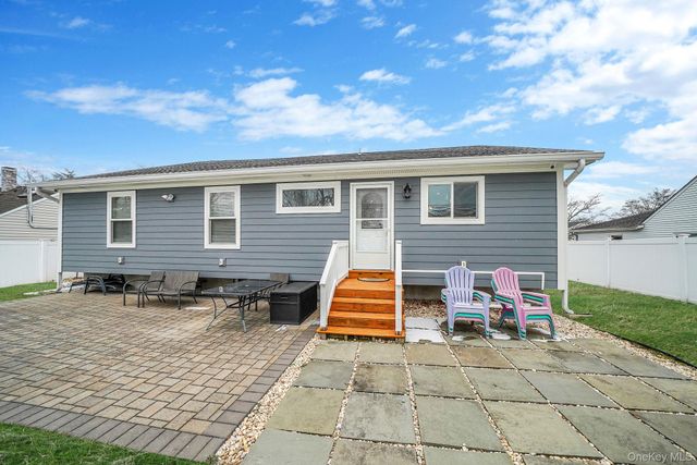 19 Honeysuckle Lane, Kings Park, NY 11754