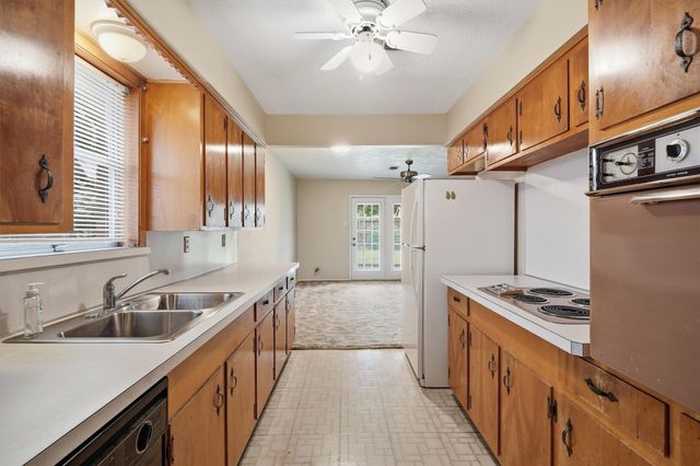 405 Arbor Drive, Deer Park, TX 77536