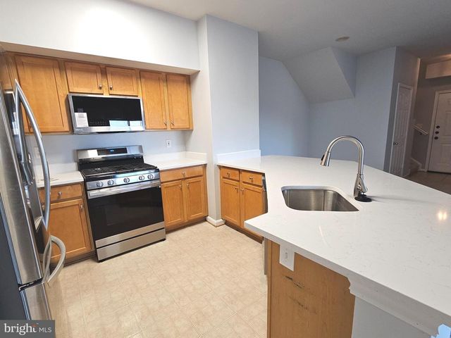 13377-M CONNOR DR, Centreville, VA 20120