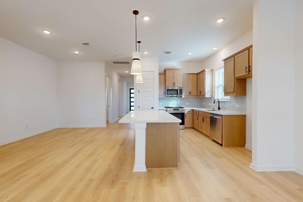 342 Bishop Wood RD, Dripping Springs, TX 78620