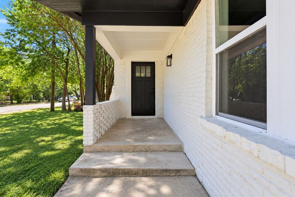 905 N Wood Street, Cleburne, TX 76033 — photo 3