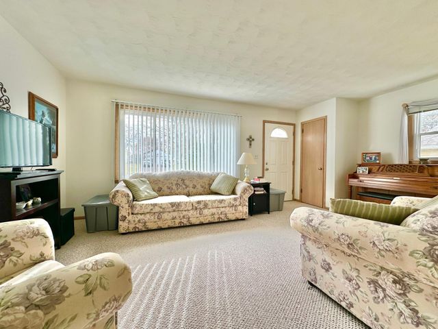 6116 Ridge Drive, Woodbury, MN 55125