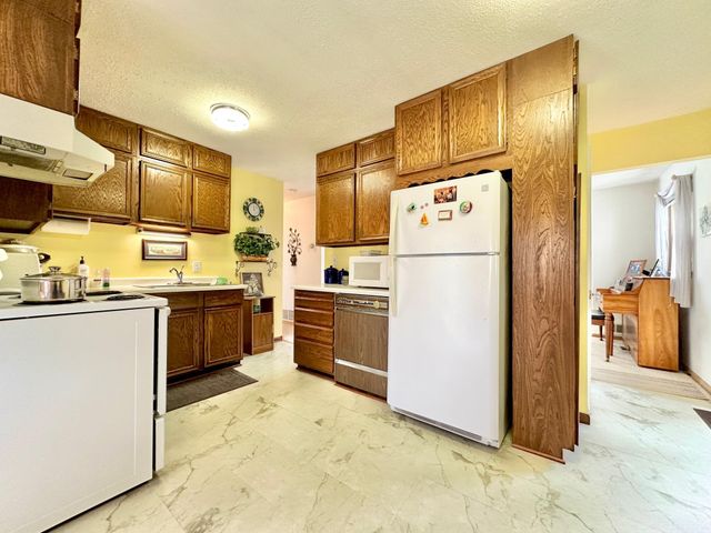 6116 Ridge Drive, Woodbury, MN 55125