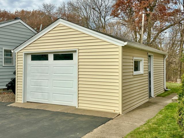 6116 Ridge Drive, Woodbury, MN 55125