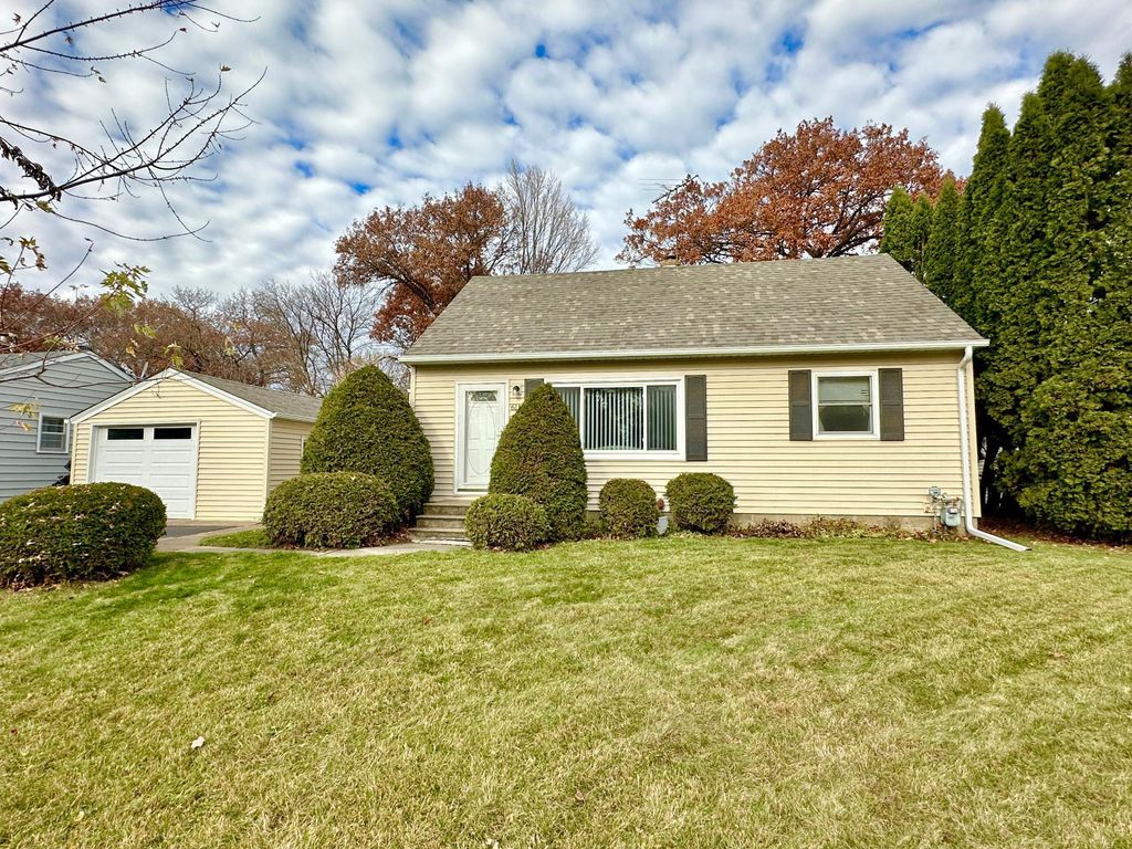 6116 Ridge Drive, Woodbury, MN 55125