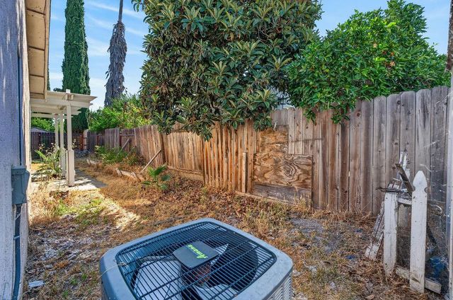2450 Fairway Glen St, Stockton, CA 95206