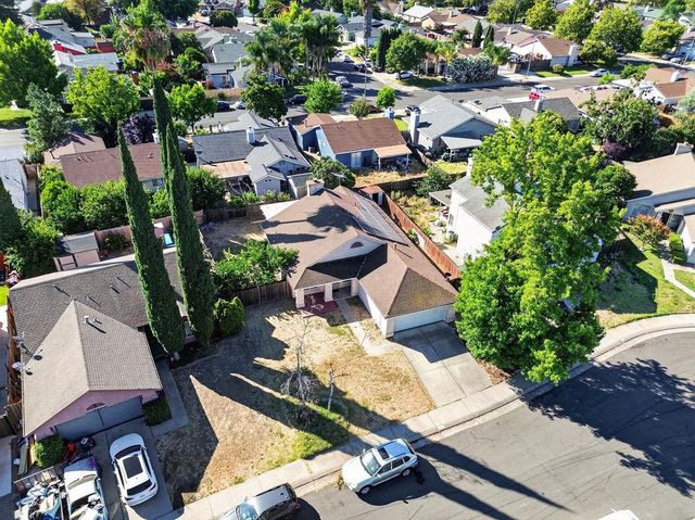 2450 Fairway Glen St, Stockton, CA 95206