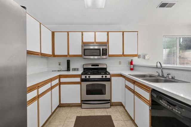 2450 Fairway Glen St, Stockton, CA 95206