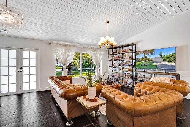 271 Oregon Lane, Boca Raton, FL 33487