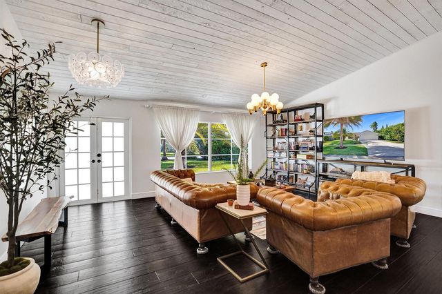 271 Oregon Lane, Boca Raton, FL 33487