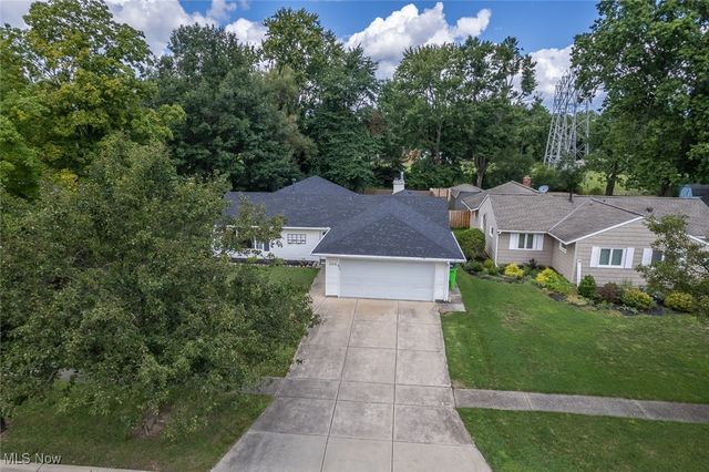 266 Jananna Drive, Berea, OH 44017
