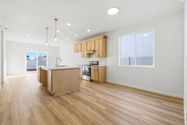 1202 18th St, Benton City, WA 99320