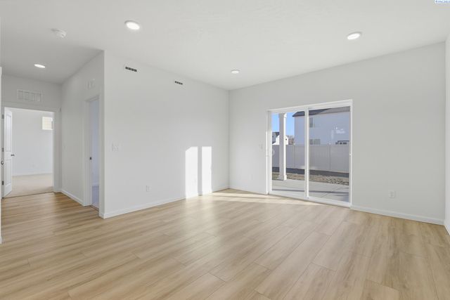 1202 18th St, Benton City, WA 99320