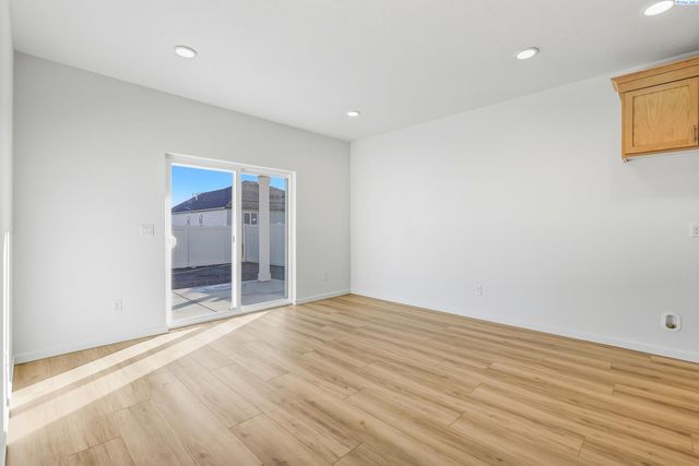 1202 18th St, Benton City, WA 99320