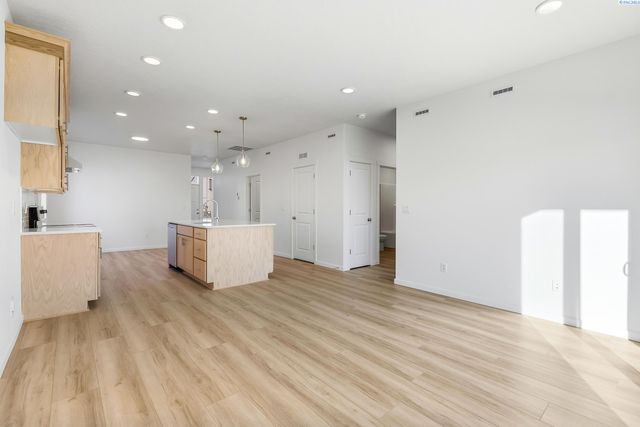 1202 18th St, Benton City, WA 99320