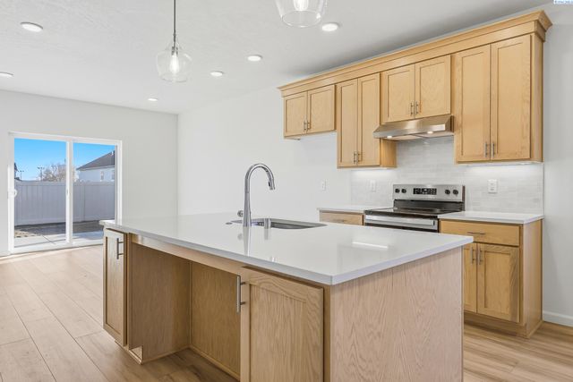 1202 18th St, Benton City, WA 99320