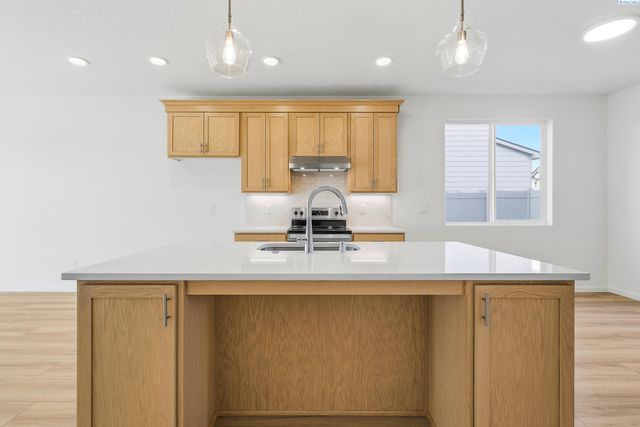 1202 18th St, Benton City, WA 99320