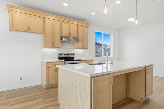 1202 18th St, Benton City, WA 99320