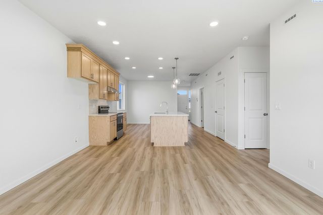 1202 18th St, Benton City, WA 99320