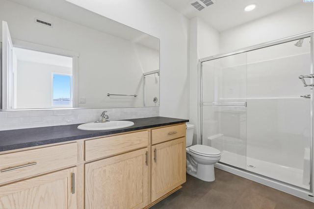 1202 18th St, Benton City, WA 99320