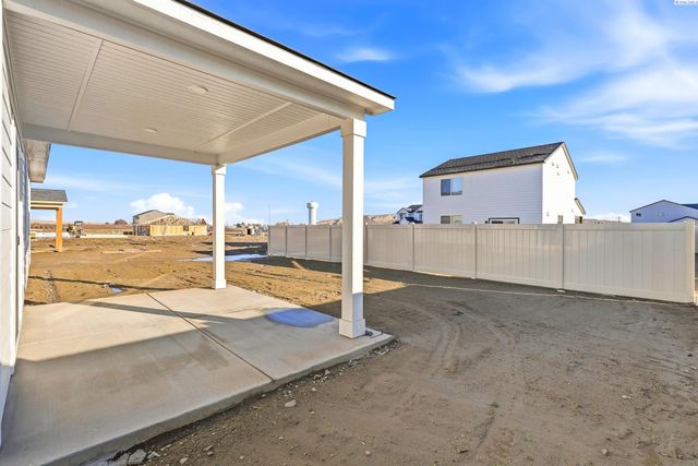 1202 18th St, Benton City, WA 99320