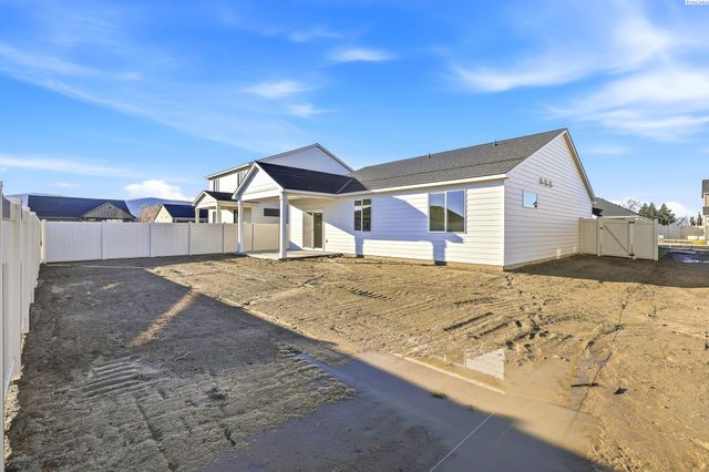 1202 18th St, Benton City, WA 99320