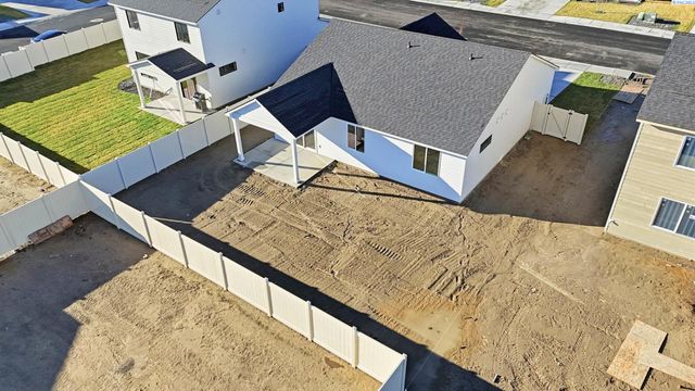 1202 18th St, Benton City, WA 99320