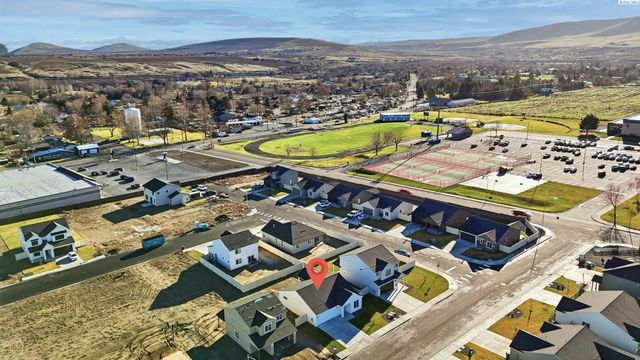 1202 18th St, Benton City, WA 99320