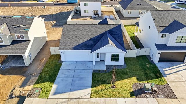 1202 18th St, Benton City, WA 99320