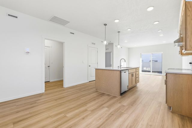 1202 18th St, Benton City, WA 99320