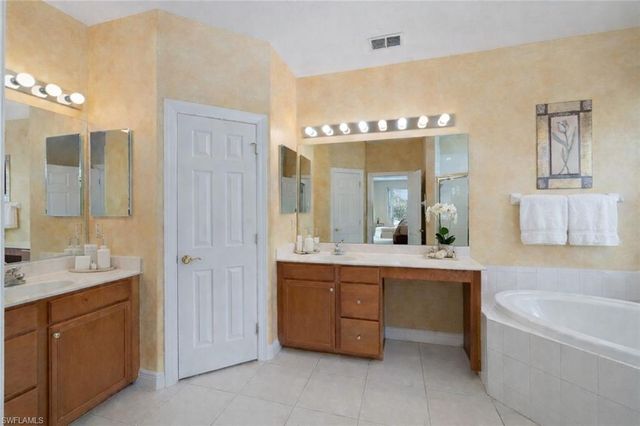 4832 Cerromar DR, Naples, FL 34112