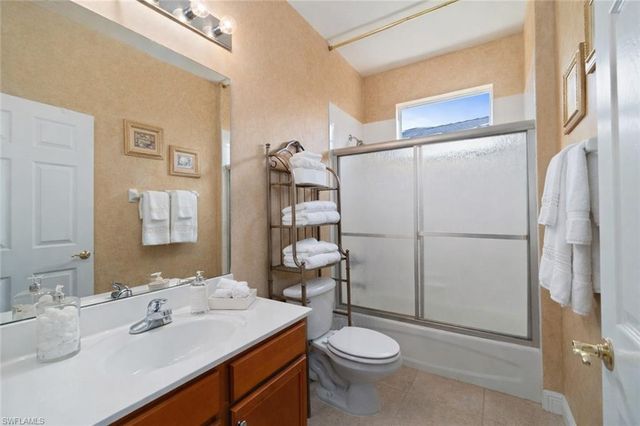 4832 Cerromar DR, Naples, FL 34112