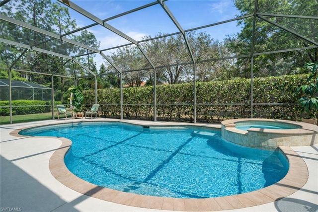 4832 Cerromar DR, Naples, FL 34112