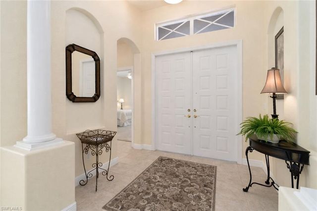 4832 Cerromar DR, Naples, FL 34112