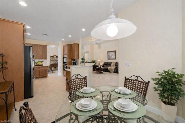 4832 Cerromar DR, Naples, FL 34112