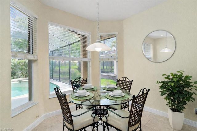 4832 Cerromar DR, Naples, FL 34112