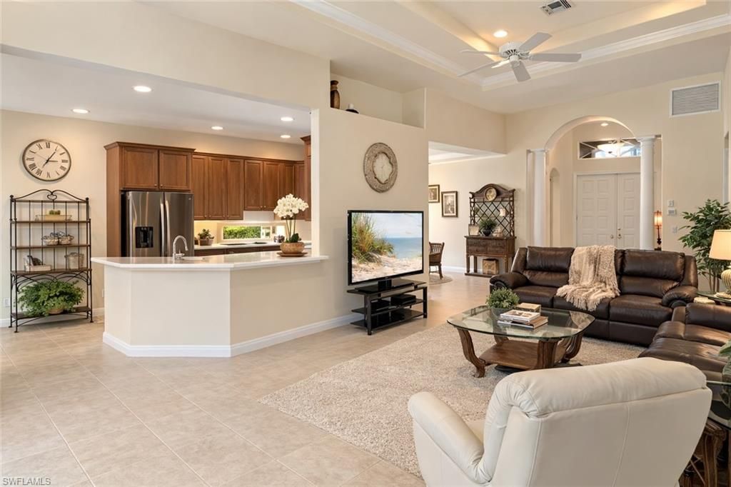 4832 Cerromar DR, NAPLES, FL 34112 — photo 2