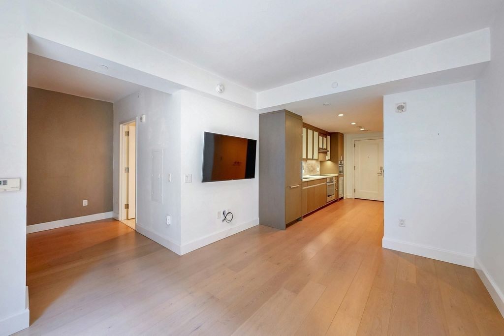 100 Lovejoy Wharf 5Q, Boston, MA 02114