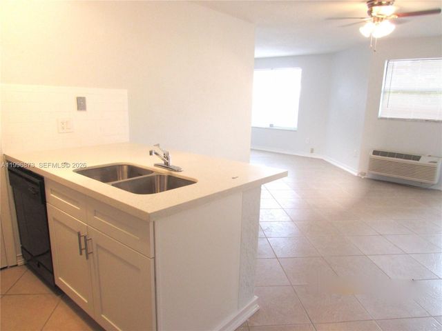 4581 W Mcnab Rd 17, Pompano Beach, FL 33069