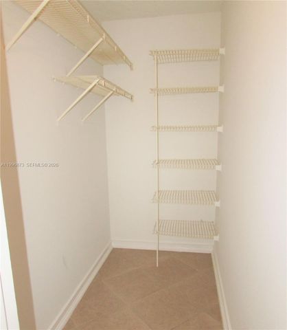 4581 W Mcnab Rd 17, Pompano Beach, FL 33069