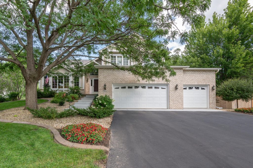 17712 Cascade Drive, Eden Prairie, MN 55347