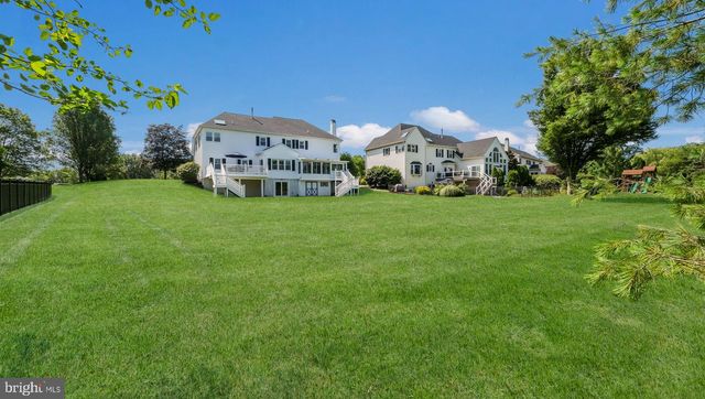 16 BITTERSWEET DR, Doylestown, PA 18901