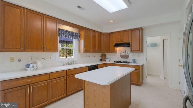 16 BITTERSWEET DR, Doylestown, PA 18901